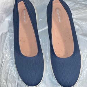 Easy-spirit comfort slip on shoes.